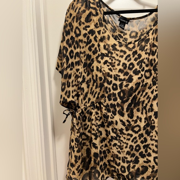 Torrid Side Cinch Leopard Print Semi-Sheer Pullover Top SIZE 2 - Picture 3 of 6